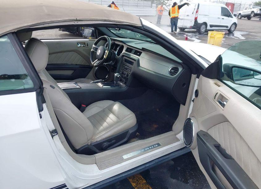 Photo 5 of 2011 Ford Mustang V6 PREMIUM (VIN 1ZVBP8EM6B5109001)