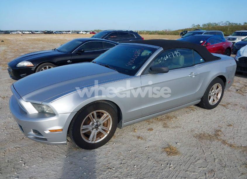 Photo 2 of 2013 Ford Mustang V6 (VIN 1ZVBP8EM6D5237273)
