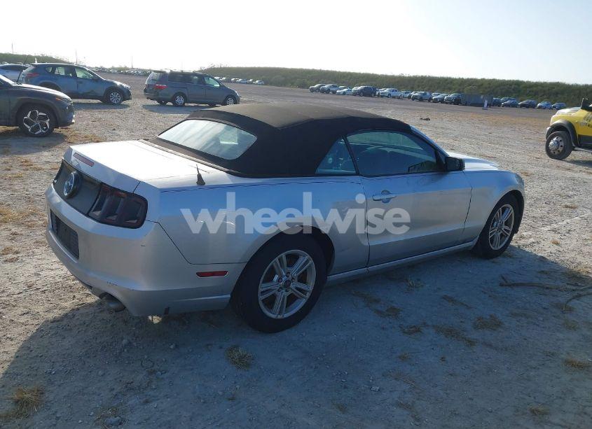 Photo 4 of 2013 Ford Mustang V6 (VIN 1ZVBP8EM6D5237273)