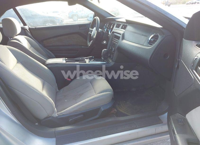 Photo 5 of 2013 Ford Mustang V6 (VIN 1ZVBP8EM6D5237273)