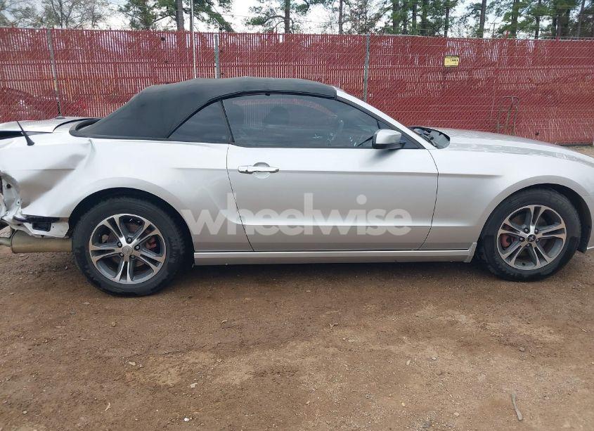 Photo 13 of 2013 Ford Mustang V6 PREMIUM (VIN 1ZVBP8EM6D5250153)