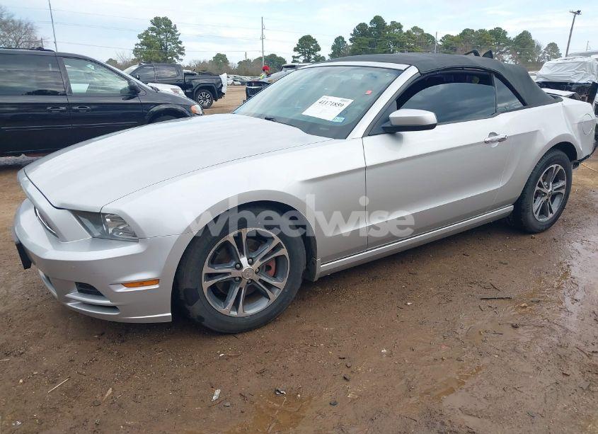 Photo 2 of 2013 Ford Mustang V6 PREMIUM (VIN 1ZVBP8EM6D5250153)