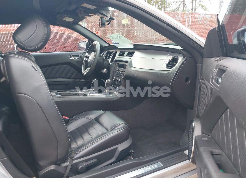 Photo 5 of 2013 Ford Mustang V6 PREMIUM (VIN 1ZVBP8EM6D5250153)