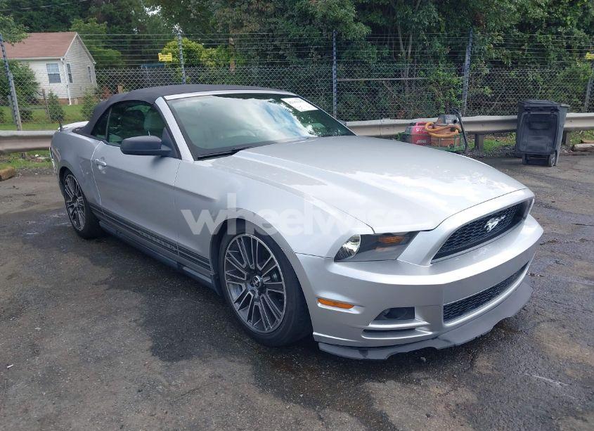 2011 Ford Mustang V6 PREMIUM (VIN 1ZVBP8EM7B5120539) main photo