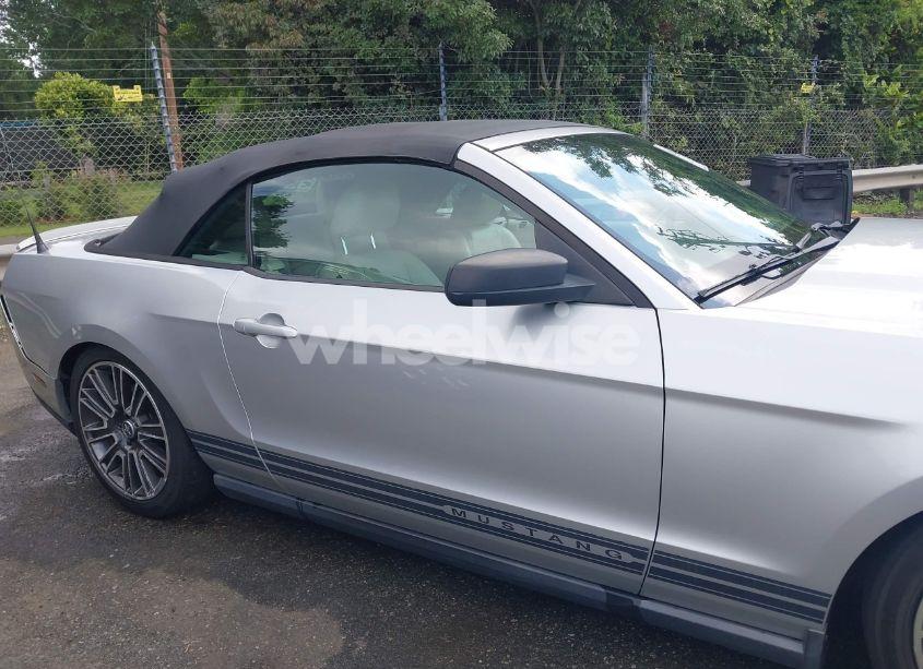 Photo 14 of 2011 Ford Mustang V6 PREMIUM (VIN 1ZVBP8EM7B5120539)