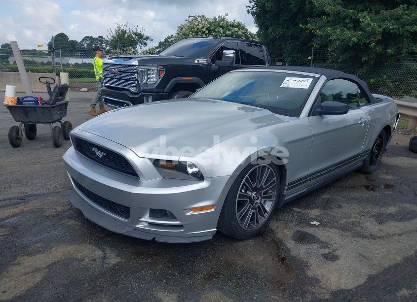 Photo 2 of 2011 Ford Mustang V6 PREMIUM (VIN 1ZVBP8EM7B5120539)