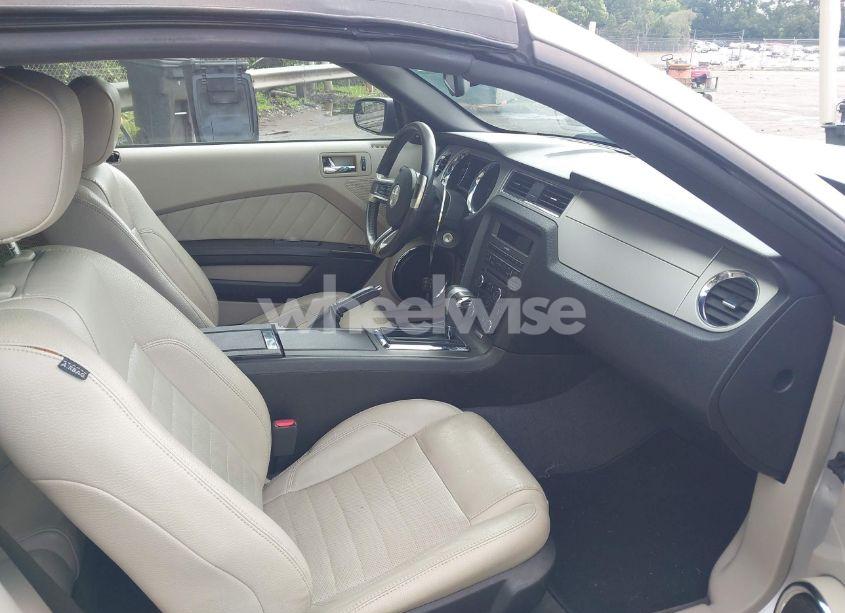 Photo 5 of 2011 Ford Mustang V6 PREMIUM (VIN 1ZVBP8EM7B5120539)