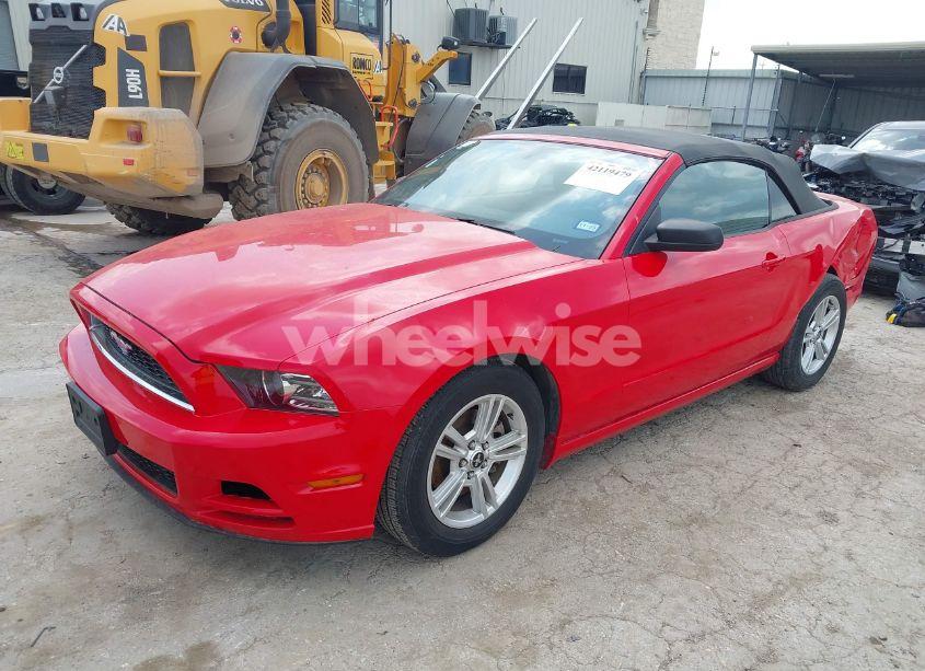 Photo 2 of 2013 Ford Mustang V6 (VIN 1ZVBP8EM7D5239369)