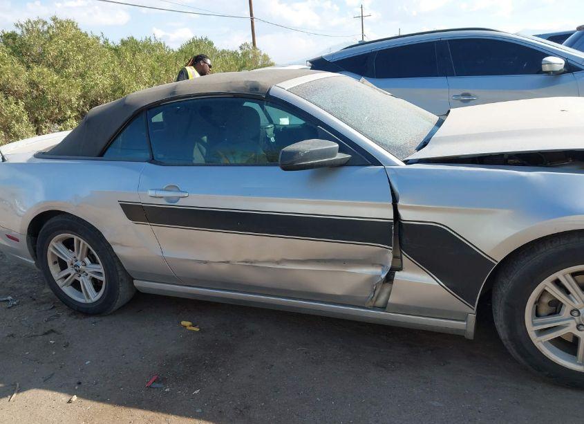 Photo 14 of 2014 Ford Mustang V6 (VIN 1ZVBP8EM7E5215672)