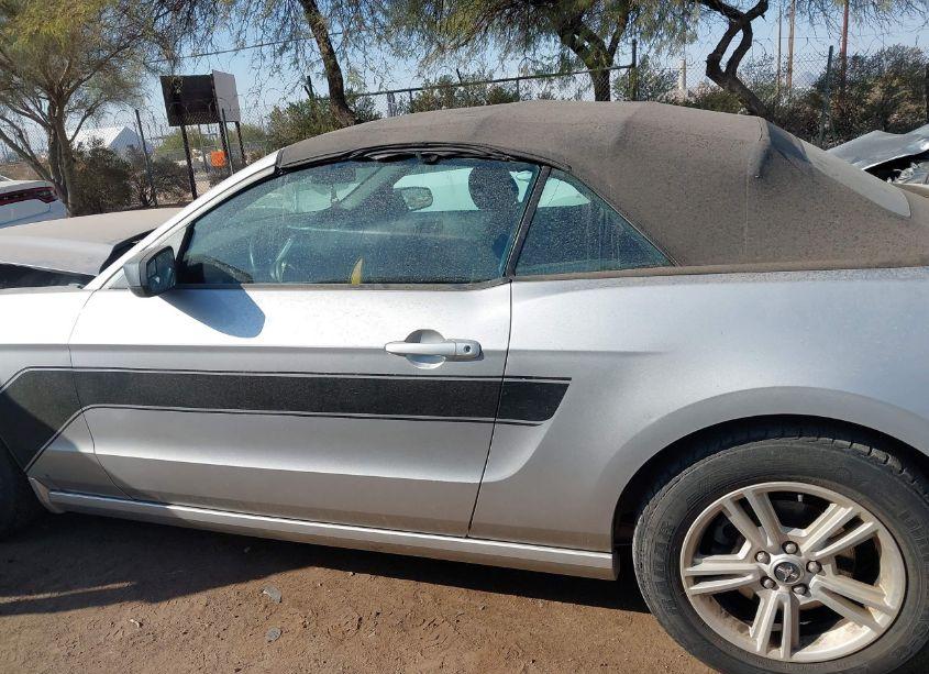 Photo 15 of 2014 Ford Mustang V6 (VIN 1ZVBP8EM7E5215672)