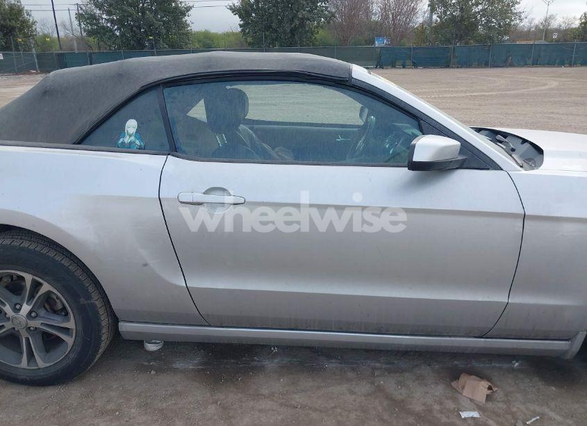 Photo 12 of 2014 Ford Mustang V6 PREMIUM (VIN 1ZVBP8EM7E5302536)