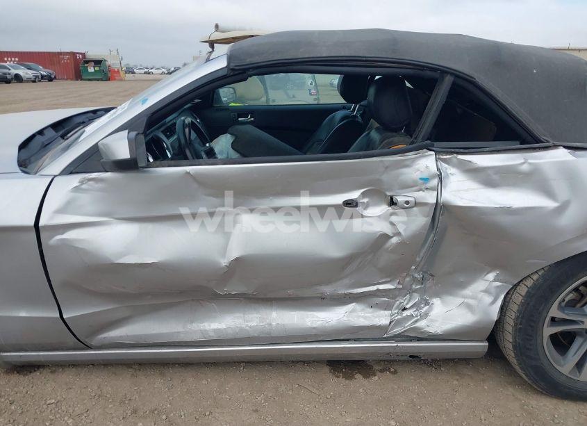 Photo 13 of 2014 Ford Mustang V6 PREMIUM (VIN 1ZVBP8EM7E5302536)