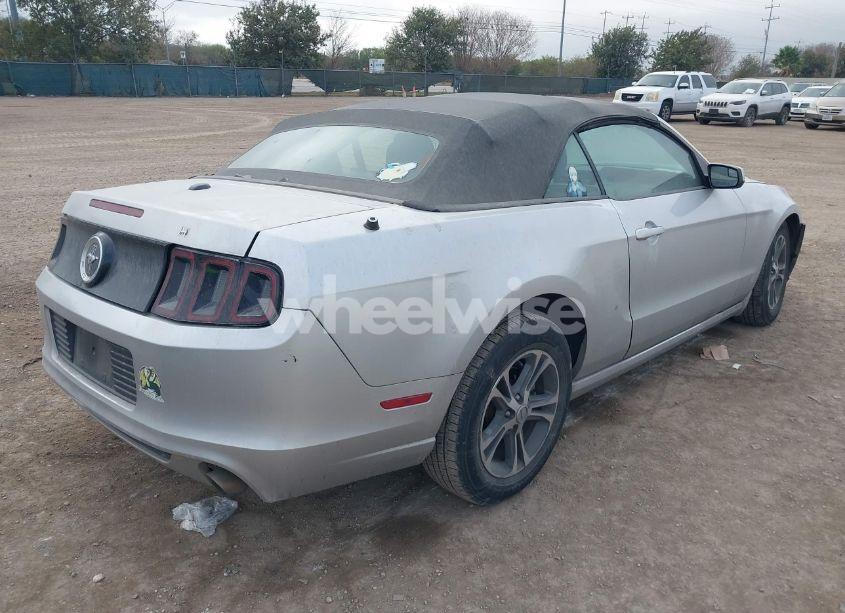 Photo 4 of 2014 Ford Mustang V6 PREMIUM (VIN 1ZVBP8EM7E5302536)