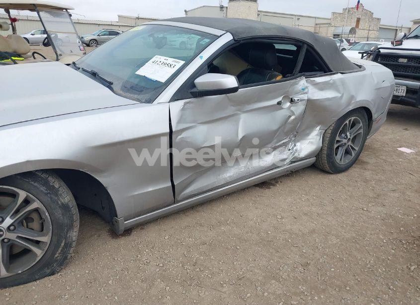 Photo 6 of 2014 Ford Mustang V6 PREMIUM (VIN 1ZVBP8EM7E5302536)