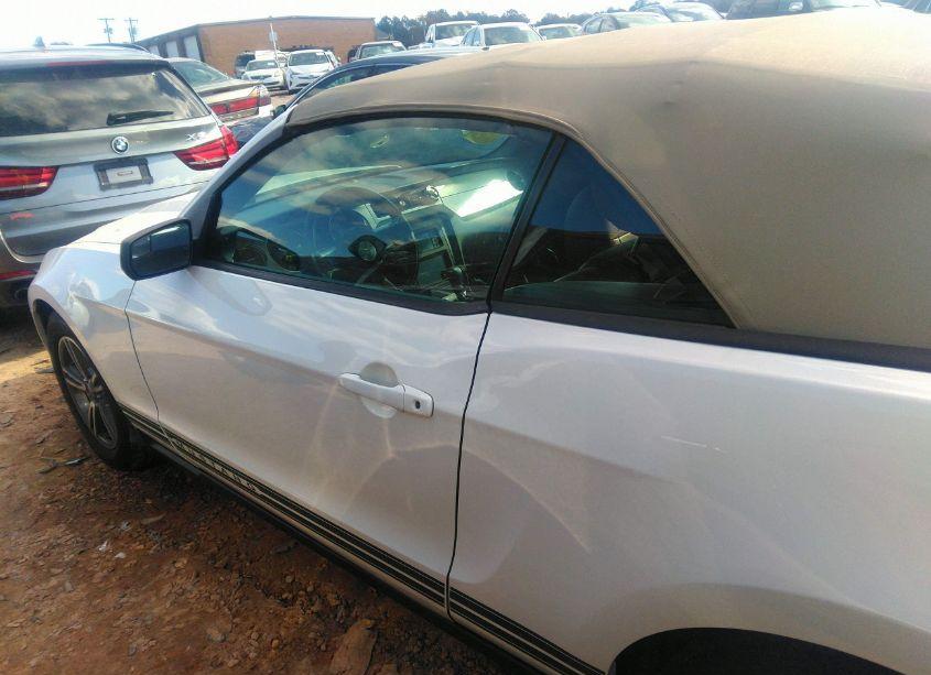 Photo 14 of 2011 Ford Mustang V6 PREMIUM (VIN 1ZVBP8EM8B5119870)