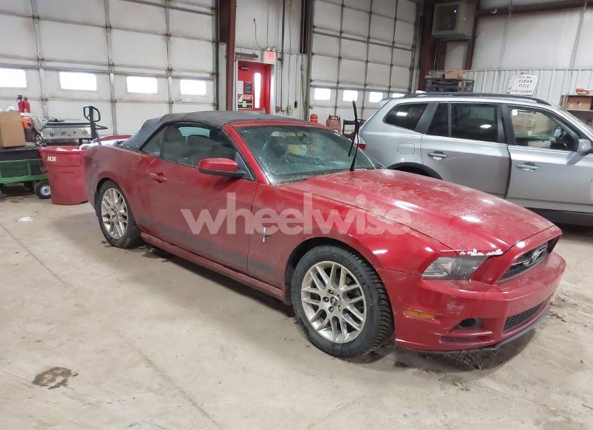 2013 Ford Mustang V6 PREMIUM (VIN 1ZVBP8EM8D5200645) main photo