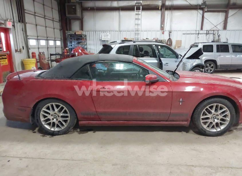 Photo 13 of 2013 Ford Mustang V6 PREMIUM (VIN 1ZVBP8EM8D5200645)