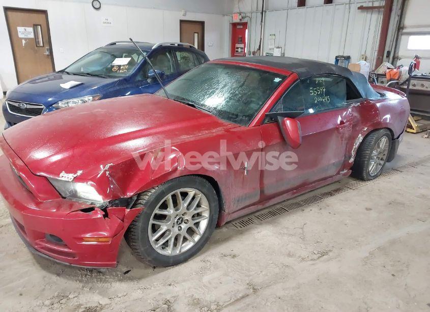 Photo 2 of 2013 Ford Mustang V6 PREMIUM (VIN 1ZVBP8EM8D5200645)