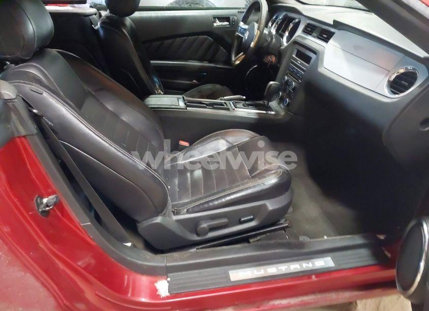 Photo 5 of 2013 Ford Mustang V6 PREMIUM (VIN 1ZVBP8EM8D5200645)