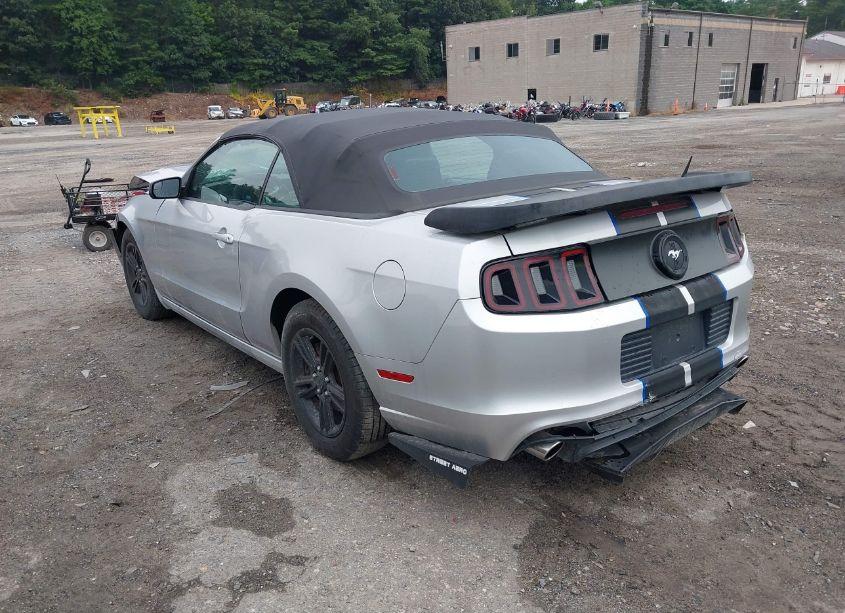 Photo 3 of 2013 Ford Mustang V6 PREMIUM (VIN 1ZVBP8EM8D5203299)