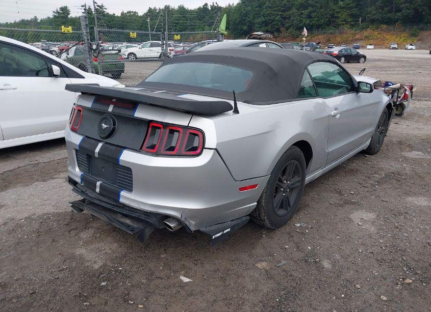 Photo 4 of 2013 Ford Mustang V6 PREMIUM (VIN 1ZVBP8EM8D5203299)