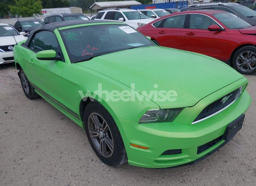 2013 Ford Mustang V6 PREMIUM (VIN 1ZVBP8EM8D5236545) main photo