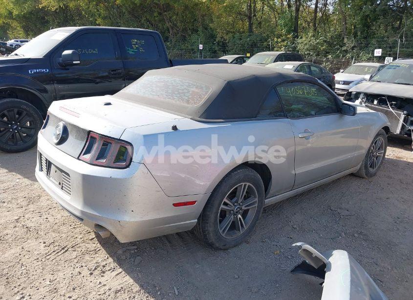 Photo 4 of 2013 Ford Mustang V6 PREMIUM (VIN 1ZVBP8EM8D5237212)