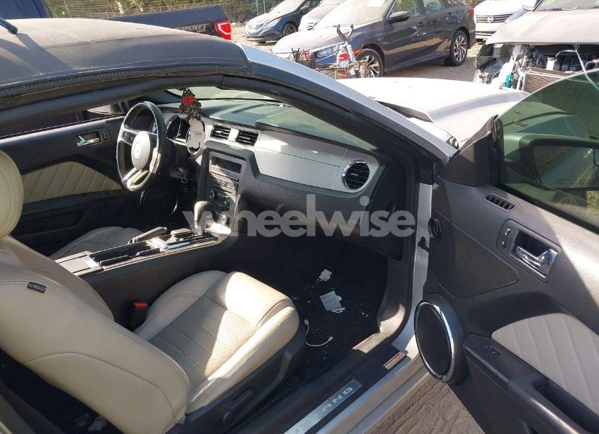 Photo 5 of 2013 Ford Mustang V6 PREMIUM (VIN 1ZVBP8EM8D5237212)