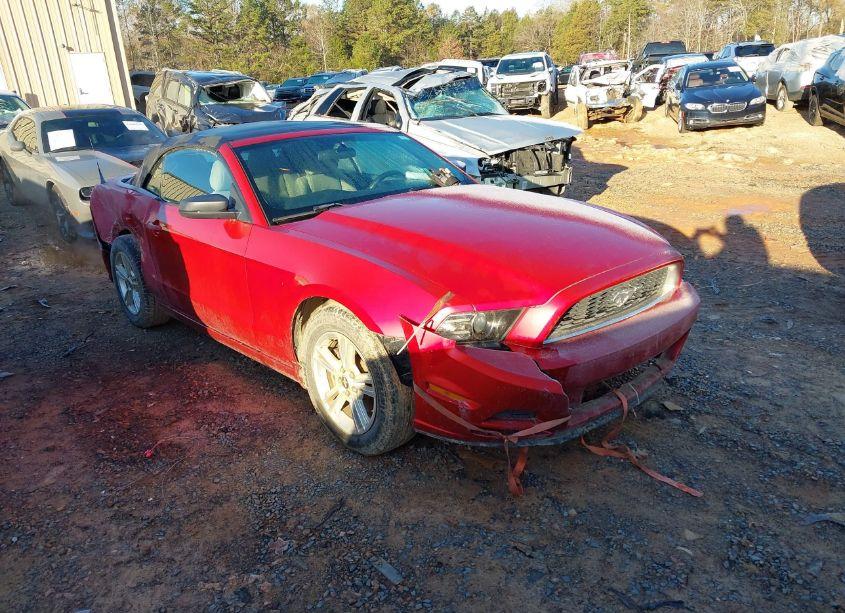 2013 Ford Mustang V6 (VIN 1ZVBP8EM8D5275927) main photo