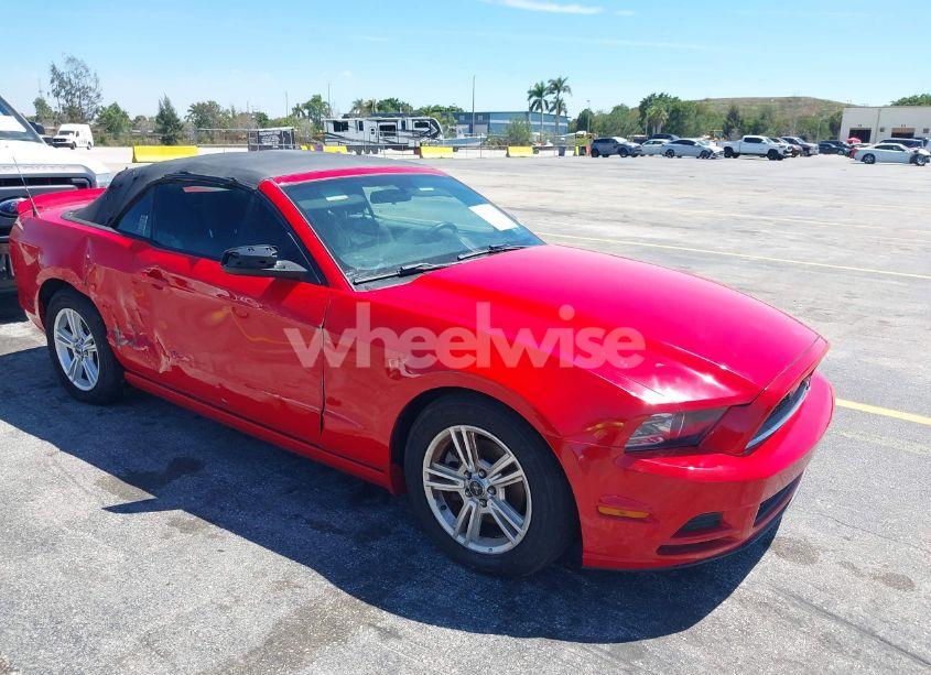 2014 Ford Mustang V6 (VIN 1ZVBP8EM8E5234165) main photo