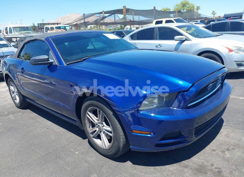 2014 Ford Mustang V6 (VIN 1ZVBP8EM8E5238393) main photo