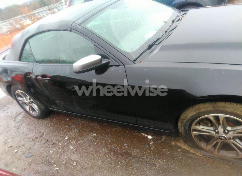 Photo 13 of 2014 Ford Mustang V6 PREMIUM (VIN 1ZVBP8EM8E5262595)