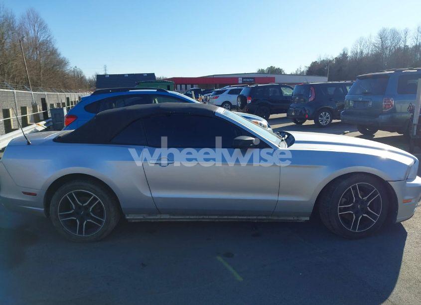 Photo 13 of 2014 Ford Mustang V6 (VIN 1ZVBP8EM8E5264833)