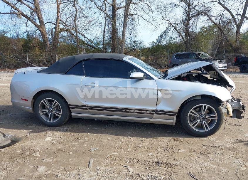 Photo 13 of 2013 Ford Mustang V6 PREMIUM (VIN 1ZVBP8EM9D5236439)