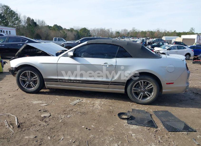 Photo 14 of 2013 Ford Mustang V6 PREMIUM (VIN 1ZVBP8EM9D5236439)