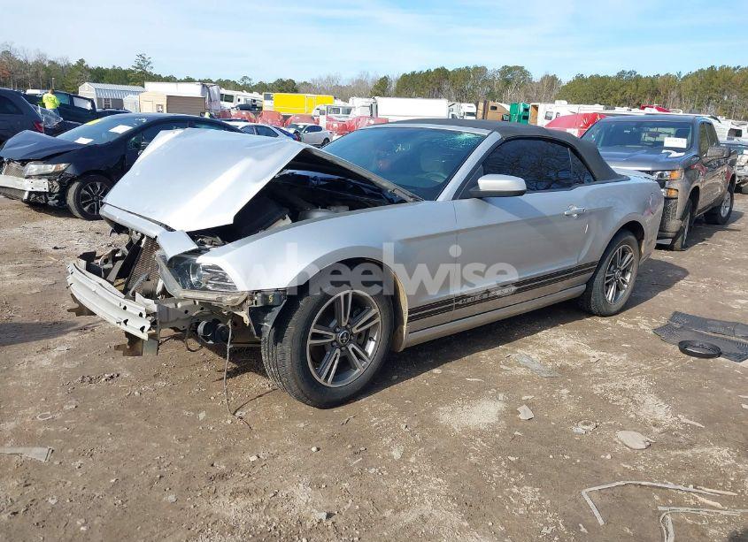 Photo 2 of 2013 Ford Mustang V6 PREMIUM (VIN 1ZVBP8EM9D5236439)