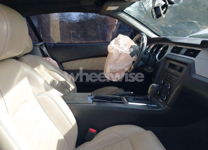 Photo 5 of 2013 Ford Mustang V6 PREMIUM (VIN 1ZVBP8EM9D5236439)