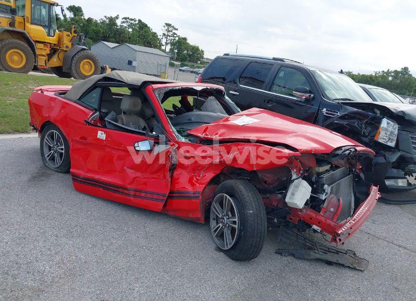 2013 Ford Mustang V6 PREMIUM (VIN 1ZVBP8EM9D5239745) main photo