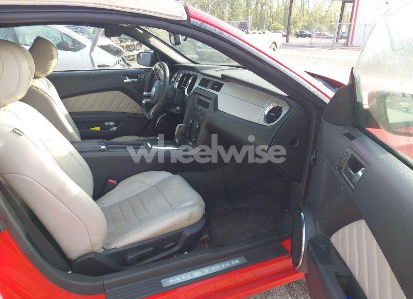 Photo 5 of 2014 Ford Mustang V6 PREMIUM (VIN 1ZVBP8EM9E5275890)