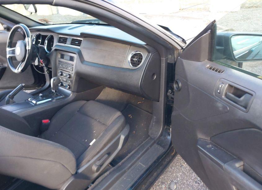 Photo 5 of 2013 Ford Mustang V6 (VIN 1ZVBP8EMXD5237048)