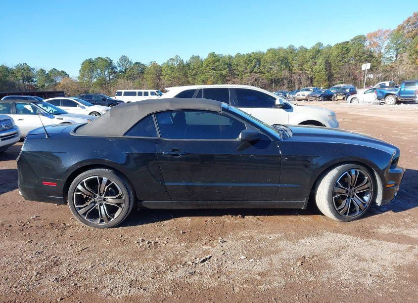 Photo 14 of 2014 Ford Mustang V6 (VIN 1ZVBP8EMXE5300165)