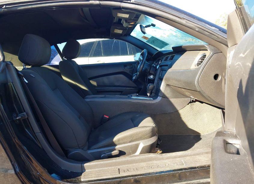 Photo 5 of 2014 Ford Mustang V6 (VIN 1ZVBP8EMXE5300165)