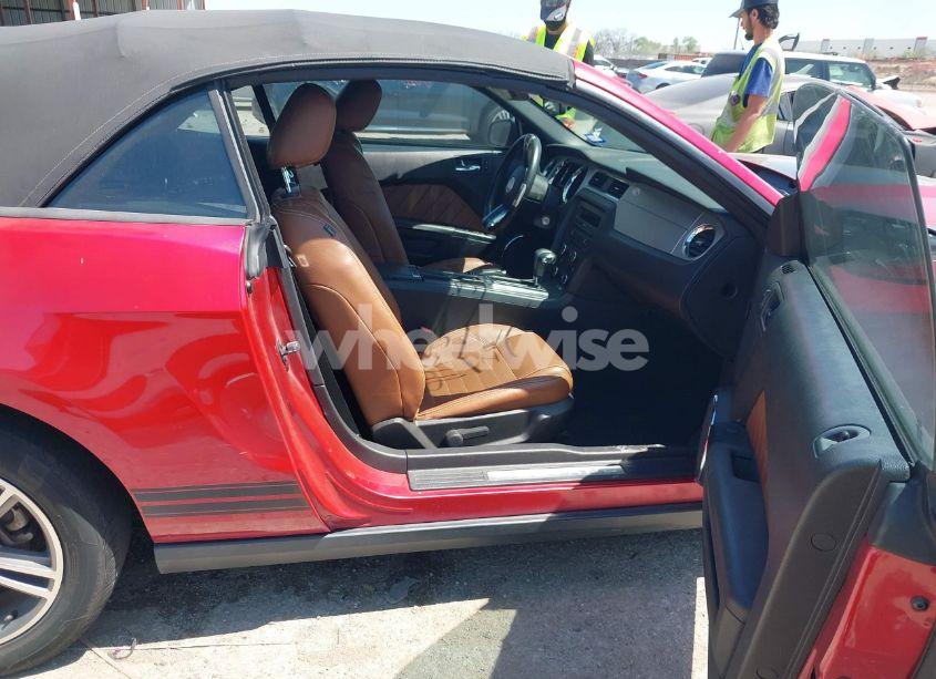 Photo 5 of 2010 Ford Mustang V6/V6 PREMIUM (VIN 1ZVBP8EN0A5127887)