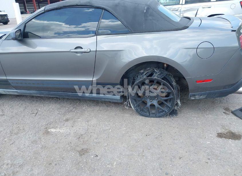 Photo 12 of 2010 Ford Mustang V6/V6 PREMIUM (VIN 1ZVBP8EN1A5178265)