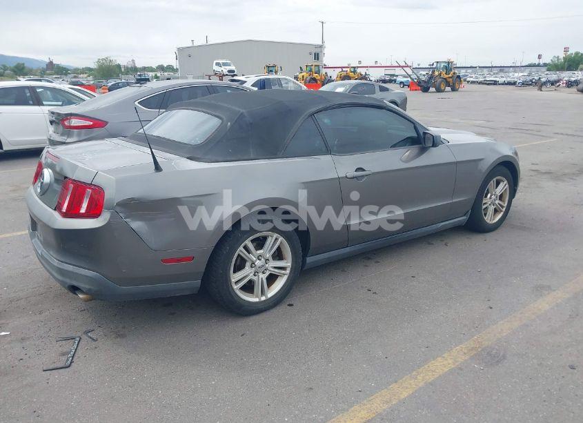 Photo 4 of 2010 Ford Mustang V6/V6 PREMIUM (VIN 1ZVBP8EN2A5175715)