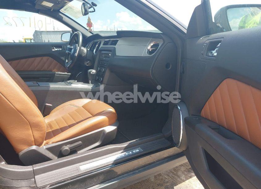 Photo 5 of 2010 Ford Mustang V6/V6 PREMIUM (VIN 1ZVBP8EN3A5133117)