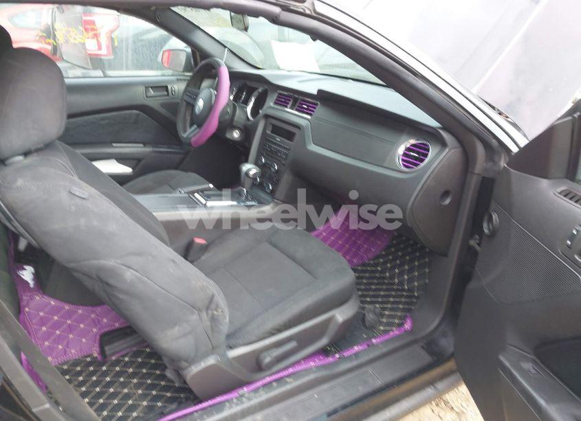 Photo 5 of 2010 Ford Mustang V6/V6 PREMIUM (VIN 1ZVBP8EN5A5113435)