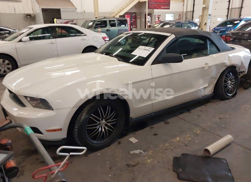 Photo 2 of 2010 Ford Mustang V6/V6 PREMIUM (VIN 1ZVBP8EN5A5122930)