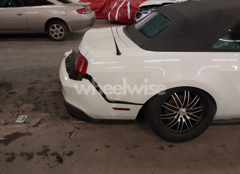 Photo 6 of 2010 Ford Mustang V6/V6 PREMIUM (VIN 1ZVBP8EN5A5122930)