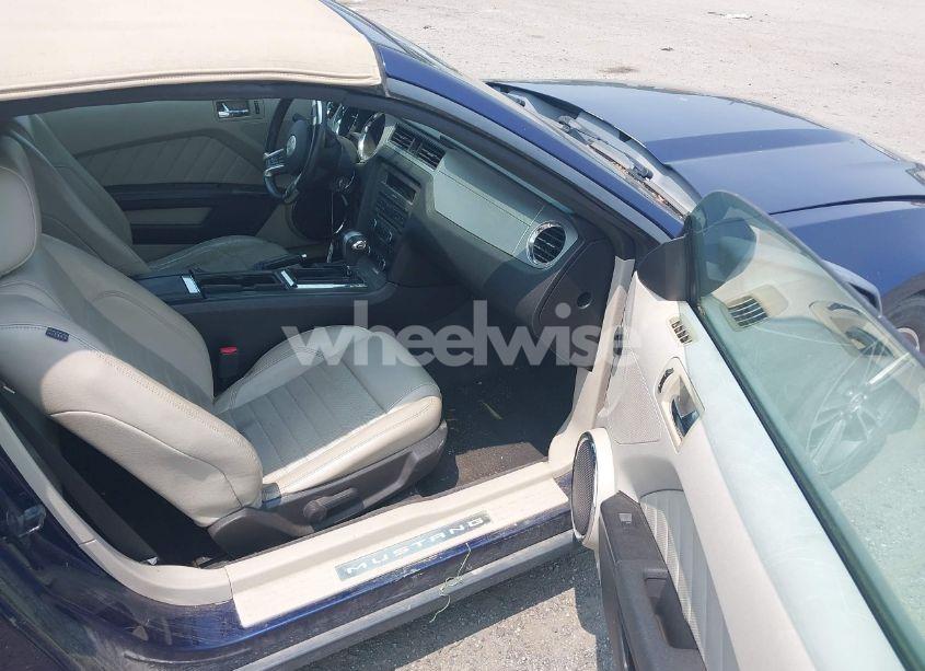 Photo 5 of 2010 Ford Mustang V6/V6 PREMIUM (VIN 1ZVBP8EN7A5171725)